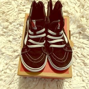 Toddler black and white high top zip back vans